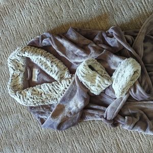 NWOT fuzzy robe